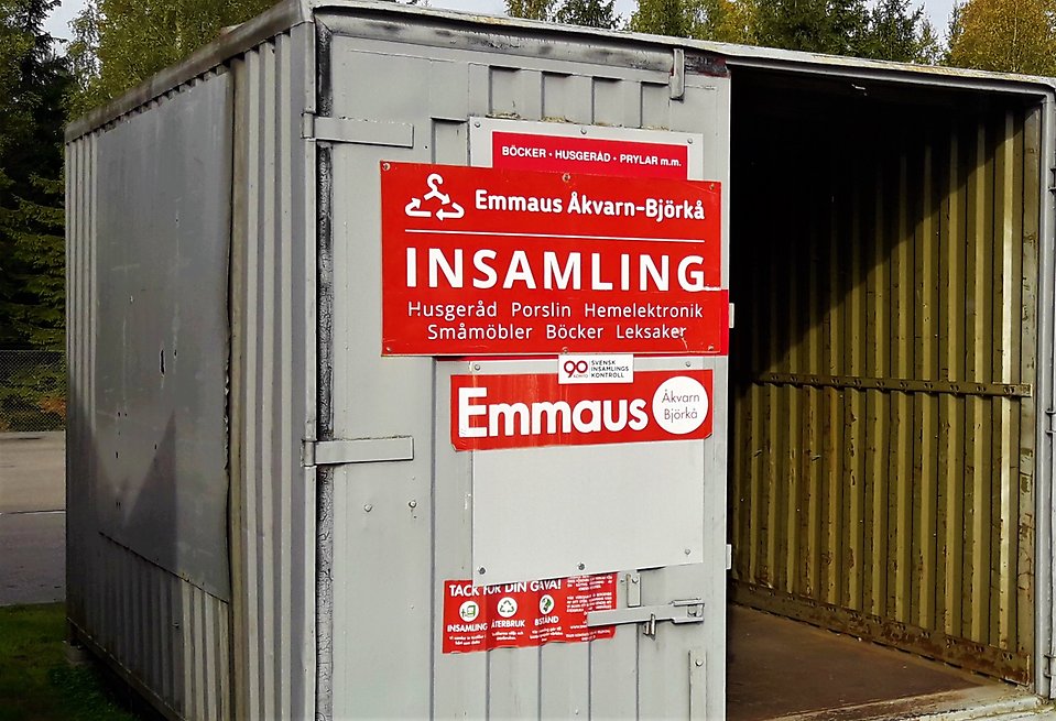 Emmaus återbrukscontainer.